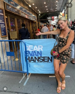 Amy Robach feet photo thumbnail