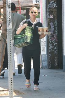 Kate Mara feet photo thumbnail