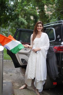 Kriti Sanon feet photo thumbnail