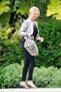 Katherine Heigl feet photo thumbnail