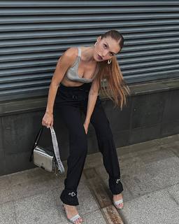 Duygu Özaslan feet photo thumbnail