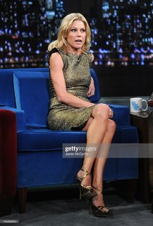 Julie Bowen feet photo thumbnail