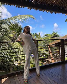 Xenia Tchoumitcheva feet photo thumbnail