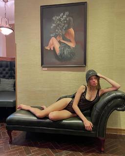 Xenia Tchoumitcheva feet photo thumbnail