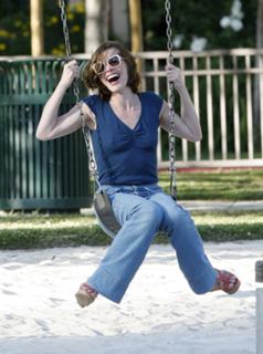 Milla Jovovich feet photo thumbnail