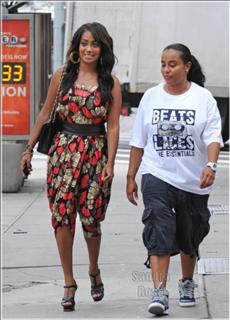 La La Anthony feet photo thumbnail