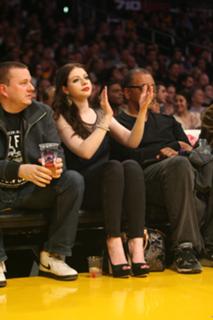 Michelle Trachtenberg feet photo thumbnail