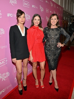 Alison Brie feet photo thumbnail