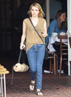 Emma Roberts feet photo thumbnail