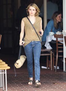 Emma Roberts feet photo thumbnail
