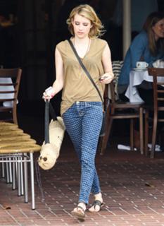 Emma Roberts feet photo thumbnail