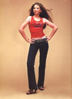 Michelle Trachtenberg feet photo thumbnail