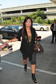 Demi Lovato feet photo thumbnail