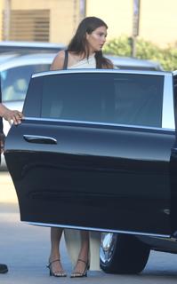 Kendall Jenner feet photo thumbnail