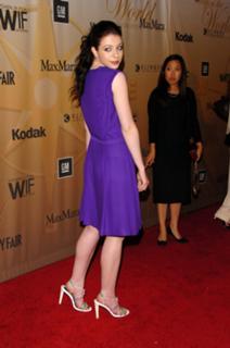Michelle Trachtenberg feet photo thumbnail