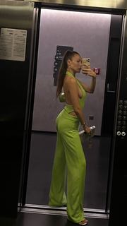 Duygu Özaslan feet photo thumbnail