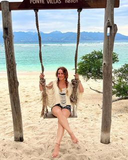 Andrea Legarreta feet photo thumbnail