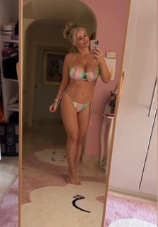 Daniela Katzenberger feet photo thumbnail