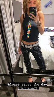 Rita Ora feet photo thumbnail