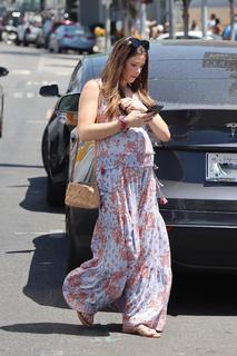 Ashley Greene feet photo thumbnail