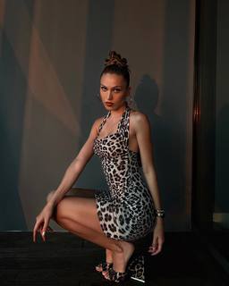 Duygu Özaslan feet photo thumbnail