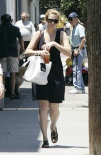 Mandy Moore feet photo thumbnail