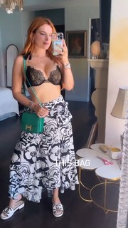 Bella Thorne feet photo thumbnail