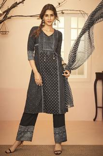Kriti Sanon feet photo thumbnail