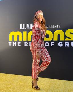 Dania Ramirez feet photo thumbnail