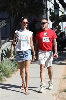 Alessandra Ambrosio feet photo thumbnail