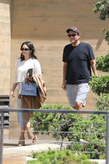 Selena Gomez feet photo thumbnail