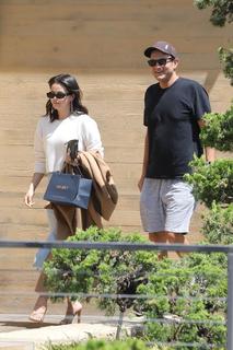 Selena Gomez feet photo thumbnail