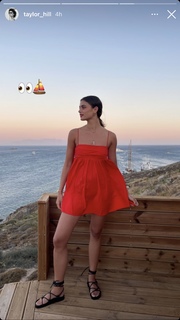 Taylor Hill feet photo thumbnail