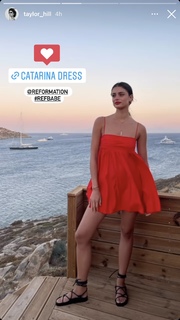 Taylor Hill feet photo thumbnail