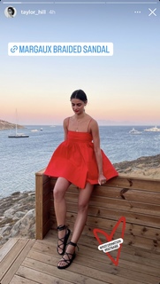 Taylor Hill feet photo thumbnail
