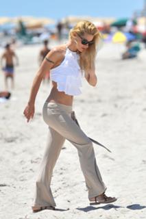 Michelle Hunziker feet photo thumbnail