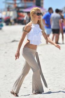 Michelle Hunziker feet photo thumbnail
