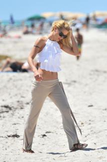 Michelle Hunziker feet photo thumbnail