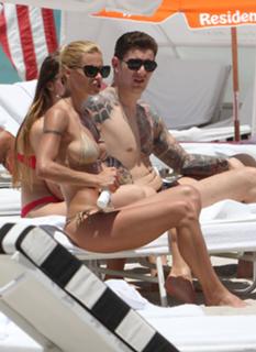 Michelle Hunziker feet photo thumbnail