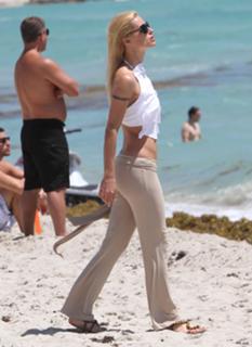 Michelle Hunziker feet photo thumbnail