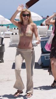 Michelle Hunziker feet photo thumbnail