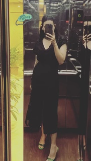 Karisma Kapoor feet photo thumbnail