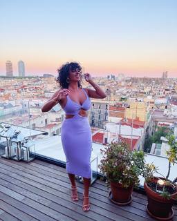 Joy Taylor feet photo thumbnail
