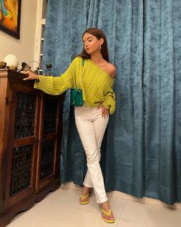 Anushka Sen feet photo thumbnail