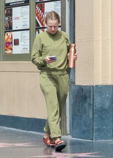 Kristen Bell feet photo thumbnail