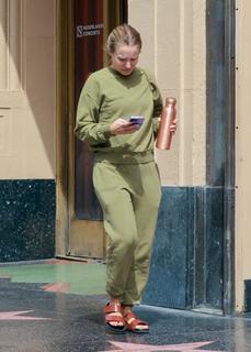 Kristen Bell feet photo thumbnail