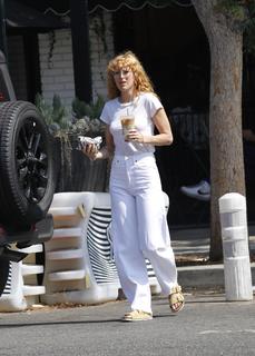 Rumer Willis feet photo thumbnail