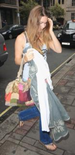 Joss Stone feet photo thumbnail