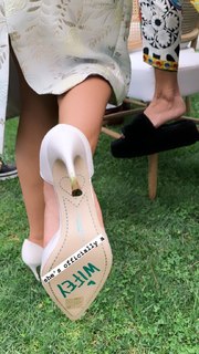 Sarah Hyland feet photo thumbnail