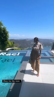 Rocsi Diaz feet photo thumbnail